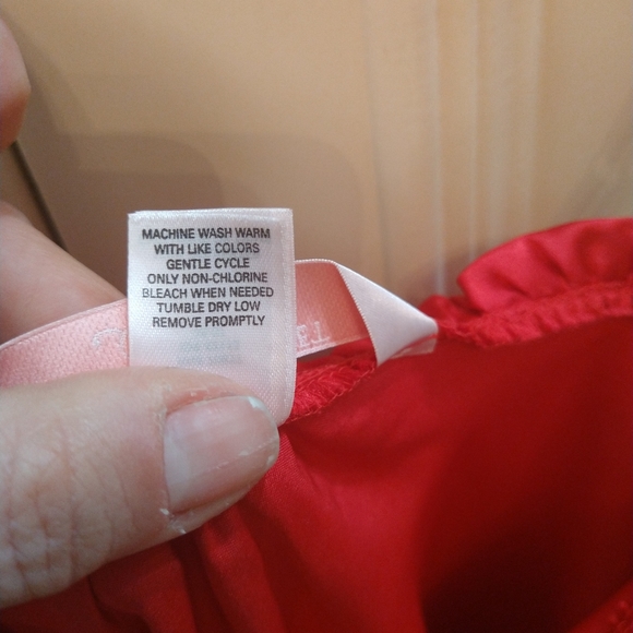 Vintage Victoria's Secret Angel Sz S Red Camisole 100 % Polyester Ruffle Angel - Picture 10 of 10